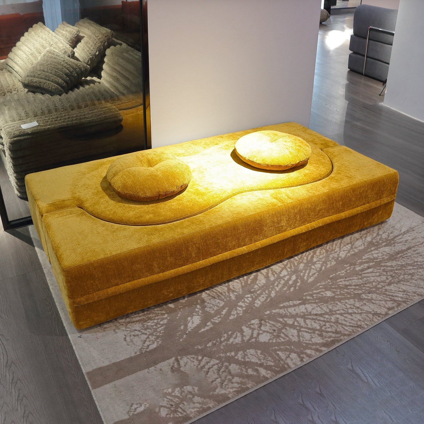 Modern Minimalist Foldable Sofa Bed Vacuum Compression Curved Shaped Marsiling