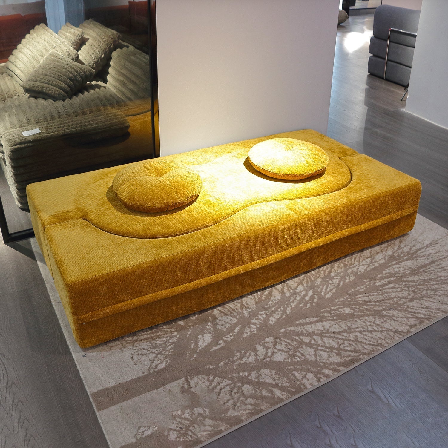 Modern Minimalist Foldable Sofa Bed Vacuum Compression Curved Shaped Marsiling