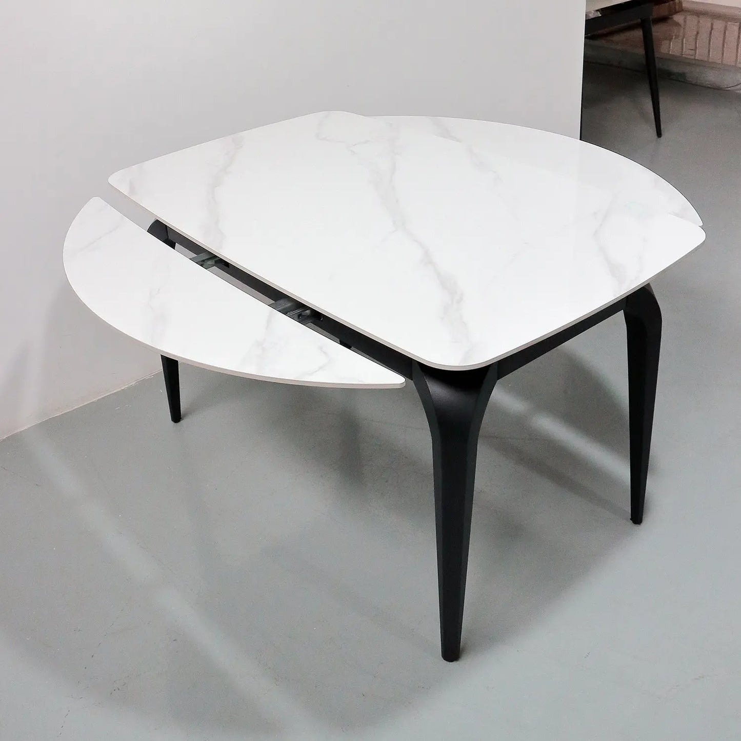 Glossy Sintered Stone Extendable Transformable Dining Table Rounded Corners Marsiling